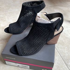 Vince Camuto Dastana open toe sandal/shoe 9 M Black